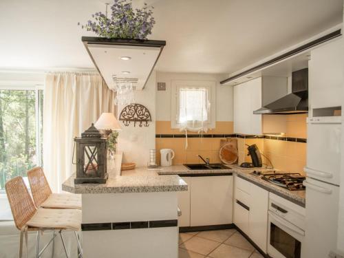 Konyha, Le Capitou in Le Bonfin