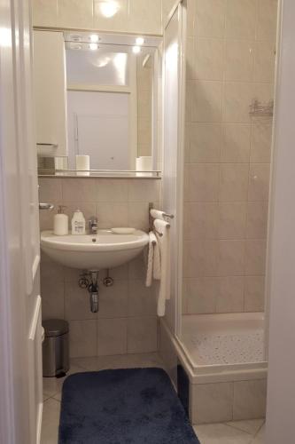 One-Bedroom Apartment with Balcony and Sea View image 6