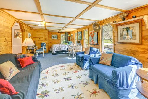 Fire Pit and Decks Creekside Cabin in Robbinsville Fire Pit and Decks Creekside Cabin in Robbinsville