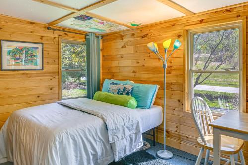 Fire Pit and Decks Creekside Cabin in Robbinsville Fire Pit and Decks Creekside Cabin in Robbinsville