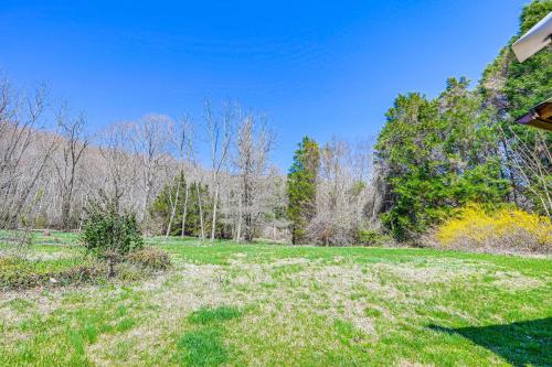 Fire Pit and Decks Creekside Cabin in Robbinsville Fire Pit and Decks Creekside Cabin in Robbinsville