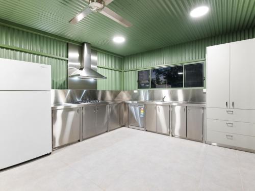 Kitchen, Lake Victoria Lodge, Rufus in Murtho