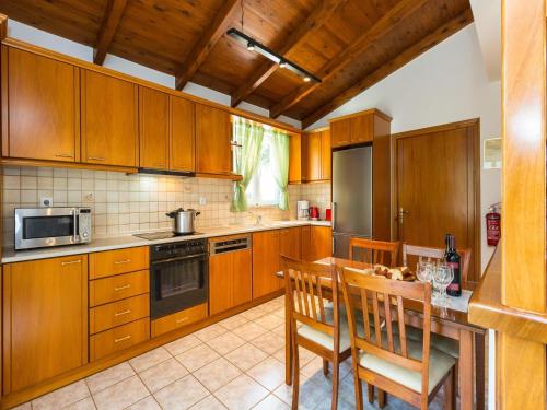 Villa in Prines with Private Pool, Prinés (fotografie 3)