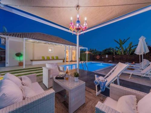Villa in Zakynthos with Pool & Near Tsilivi Beach, Vanáton (zdjęcie 8)
