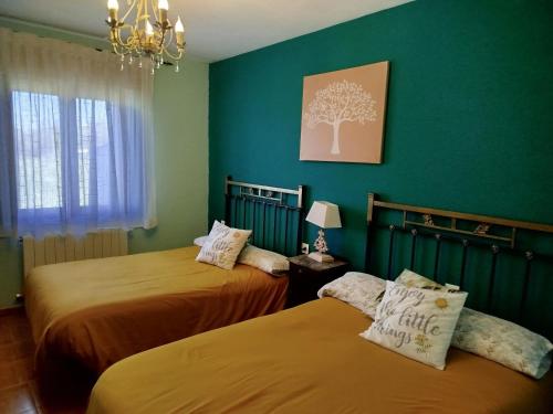Family house in Peral de Arlanza with fenced garden in Peral de Arlanza