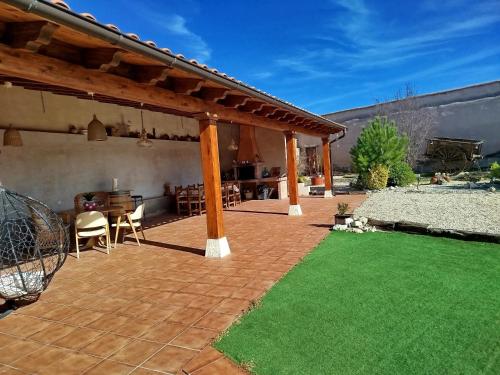 Family house in Peral de Arlanza with fenced garden in Peral de Arlanza