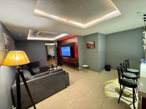 One-Bedroom Apartment image 7
