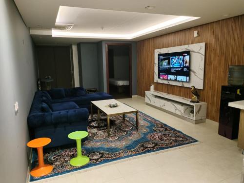 One-Bedroom Apartment image 4