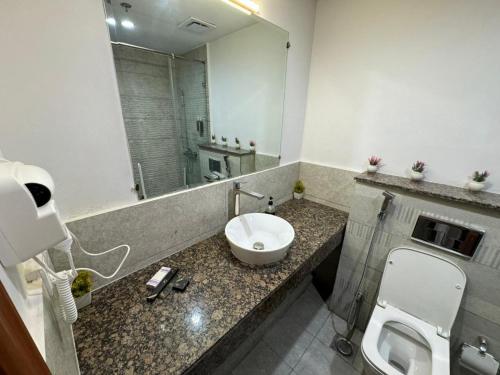 Two-Bedroom Apartment with City View image 3
