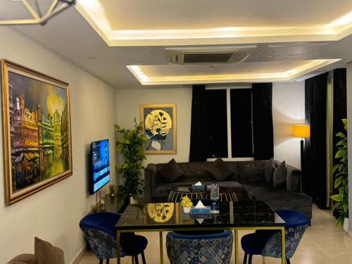 Two-Bedroom Apartment with City View image 1