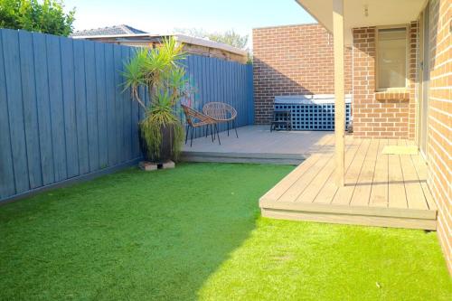 View, Tranquility in the Meadows - 20 minutes to the City - 6 mins to the beach in Point Cook