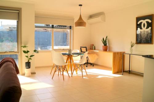 Facilities, Tranquility in the Meadows - 20 minutes to the City - 6 mins to the beach in Point Cook