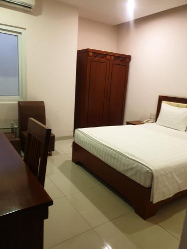 Standard Double Room image 6