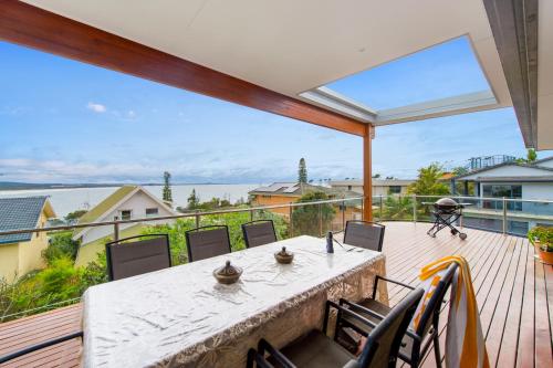 Sea-Eagle Sanctuary - views, pool, stroll to beach in Bonny Hills