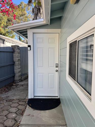 Cozy Private Guesthouse with AC in Ocean View Hills