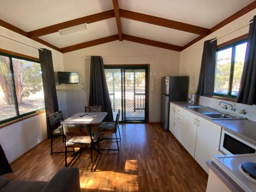 แคงการู ไอส์แลนด์ เคบินส์ (Kangaroo Island Cabins) in เกาะแกงการู