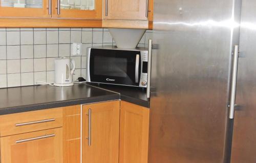 virtuve, Stunning Home In Ljungby With Wifi in Bolmstad