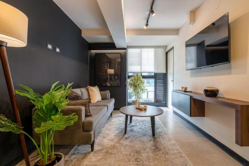 Wood 2BR by Geko