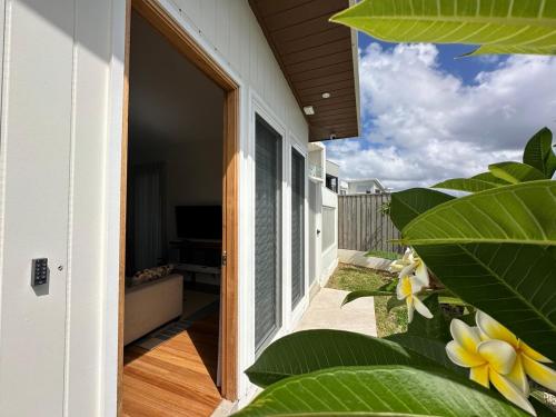 Plumeria Cottage Private Coastal Retreat by Australia No 1 Beach in Cronulla