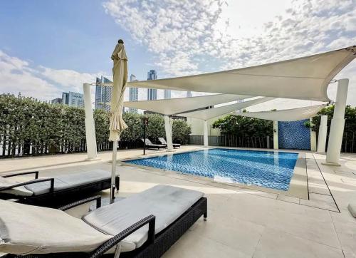New Stunning 4 BR Burj Khalifa View, Dubai