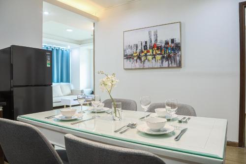 SkyView Apartment - Bui Vien Street & SG's HEART