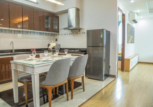 SkyView Apartment - Bui Vien Street & SG's HEART
