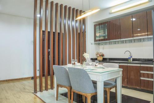 SkyView Apartment - Bui Vien Street & SG's HEART