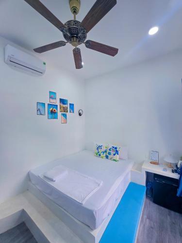 King Room with Pool View image 6