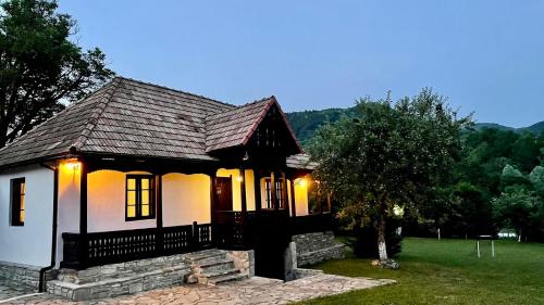 Casa Traditionala Klaus – khách sạn tại Teșila