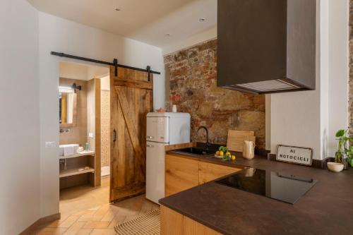 One-Bedroom Apartment image 10