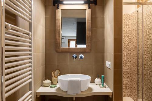 One-Bedroom Apartment image 8