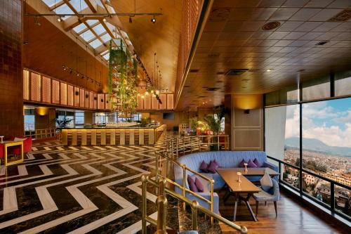 Pub/Lounge, Aloft Kathmandu Thamel near Kathesimbhu Stupa