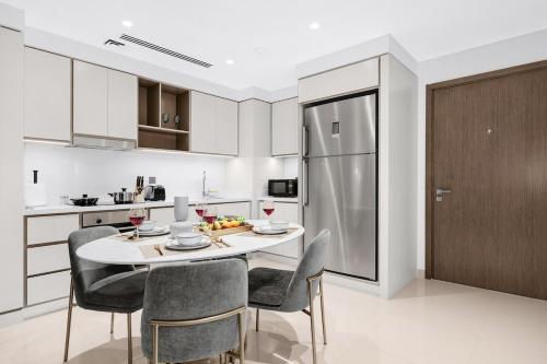 Sea View 2BR Near Beach Marina Walk & Dining Spots, Dubái (foto 4)