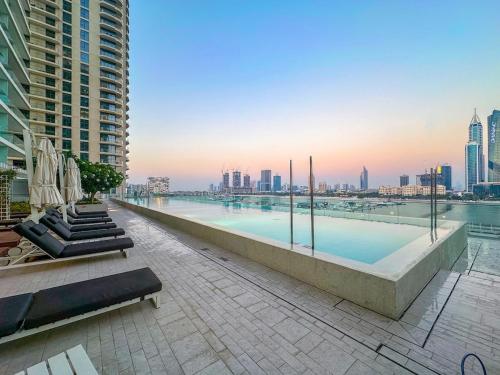 Sea View 2BR Near Beach Marina Walk & Dining Spots, Dubái (foto 7)