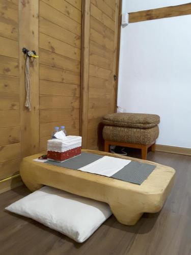 Yettle Hanok Stay Yettle Hanok Stay is a popular choice amongst travelers in Gyeongju-si, whether exploring or just passing through. Both business travelers and tourists can enjoy the propertys facilities and services