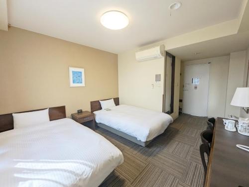 2 twin beds