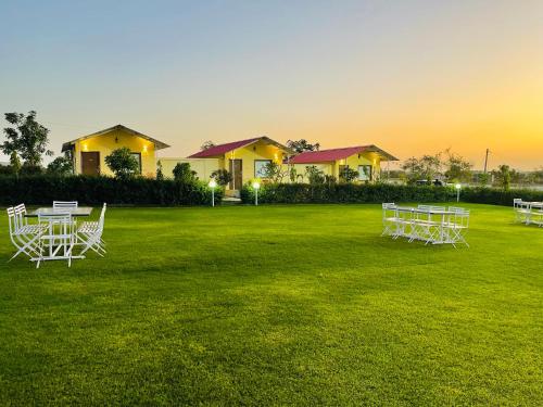 สภาพแวดล้อมโดยรอบ, S K Pushkar Resort in สุรัชกุนท์