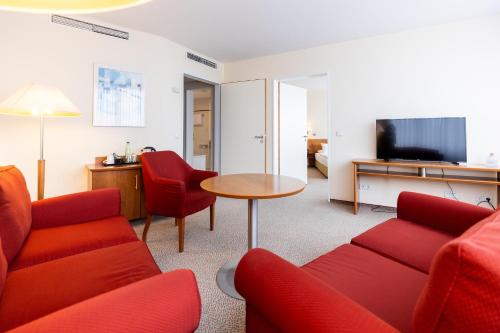 Globana Airport Hotel - image 9