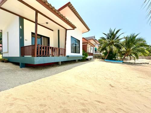The Scenery Beach Resort thumbnail 4