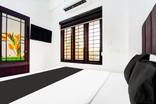 Standard Double Room image 6