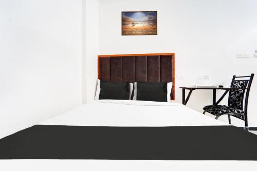 Standard Double Room image 5