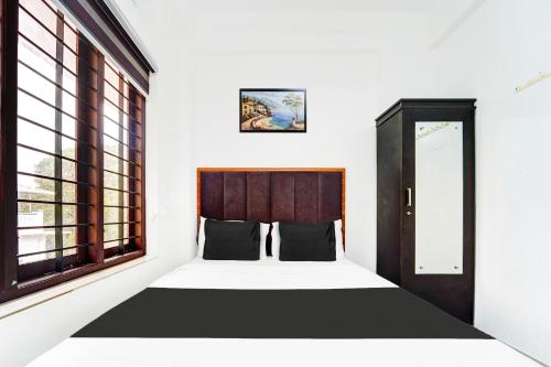 Standard Double Room image 3