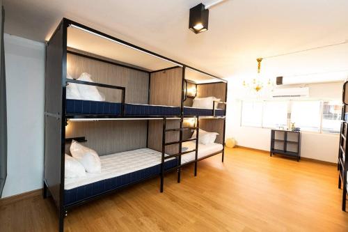  de 30 m2 amb 1 habitació i 2 bany privat a Chatuchak (ORANGE LODGE) in Chatuchak