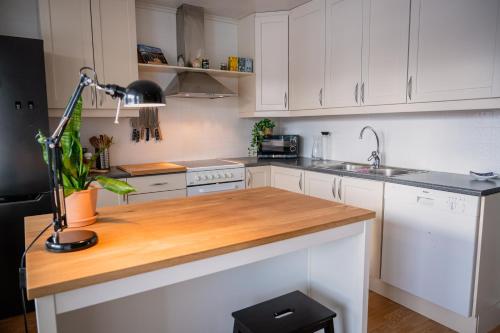 ห้องครัว, Koselig hjem sentralt på Storslett (Koselig hjem sentralt pa Storslett) in สตูร์สเลท