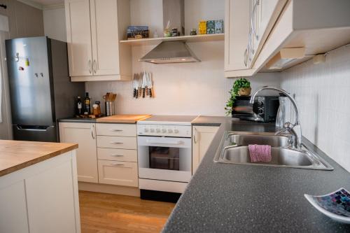 ห้องครัว, Koselig hjem sentralt på Storslett (Koselig hjem sentralt pa Storslett) in สตูร์สเลท