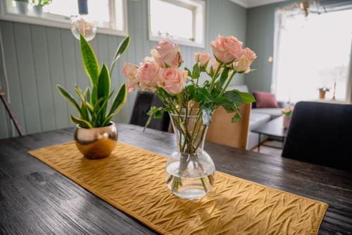 บริการและสิ่งอำนวยความสะดวก, Koselig hjem sentralt på Storslett (Koselig hjem sentralt pa Storslett) in สตูร์สเลท