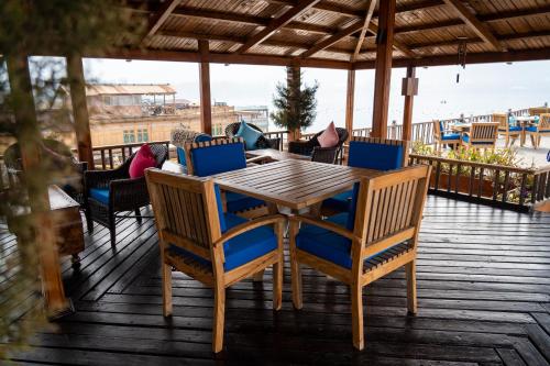 Sukoon Houseboat Dal Lake - Accommodation - Durgjan