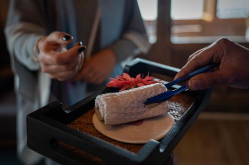 Sukoon Houseboat Dal Lake - Accommodation - Durgjan