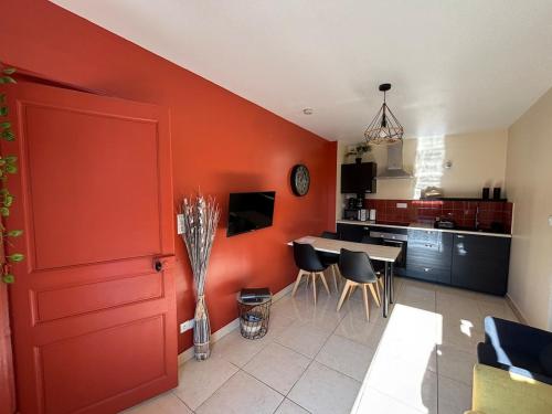 Les Hulottes - Sur la route du Mont-St-Michel in Ducey