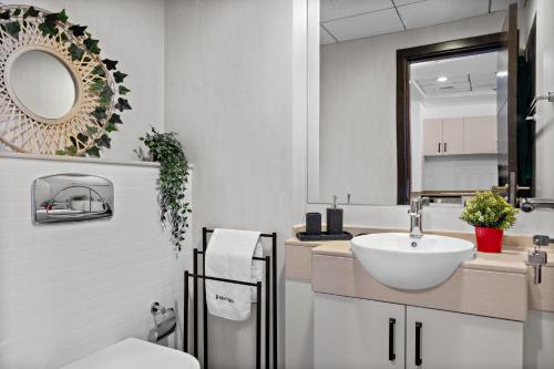 Renovated Luxe Bay Central Dubai Marina Apartment, Dubai (Foto 7)